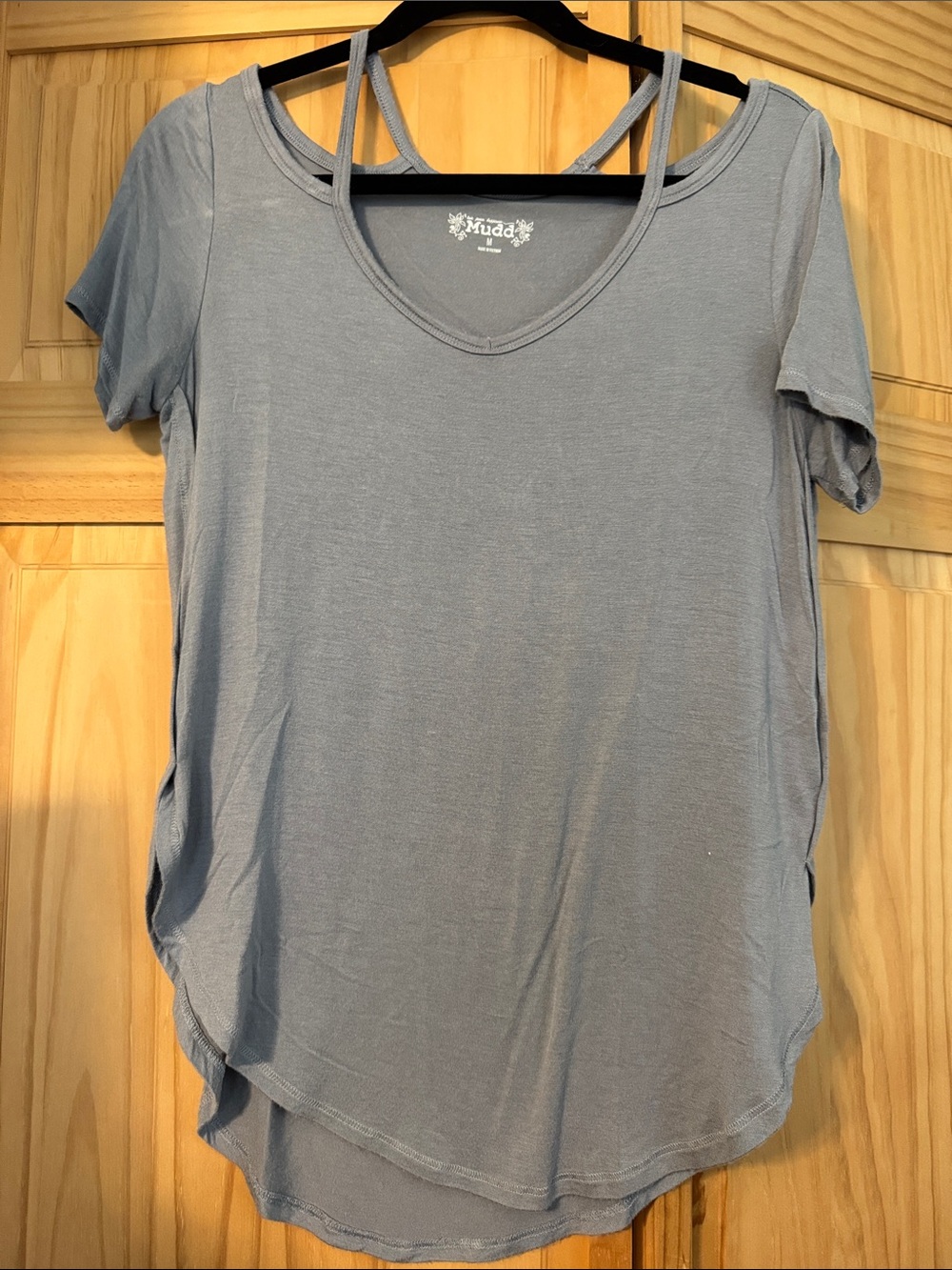 Mudd Women's Short Sleeve V-Neck Top - Dusty Blue